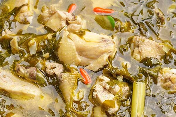 Canh chua gà lá giang