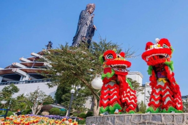Trên đỉnh Núi Bà Đen Tây Ninh 